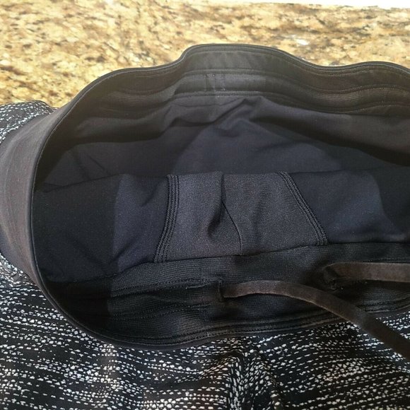 Lululemon Mens Running Shorts with Biker Lining - Picture 8 of 8